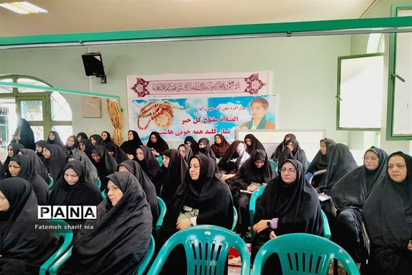 برگزاری همایش شمیم مهر ویژه مدیران مقطع ابتدایی در دبستان شهید هاشمی نژاد شهرستان کاشمر