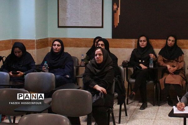 کلاس ریاضی و فیزیک در نشست تخصصی همراهان فصل صعود بهارستان‌2