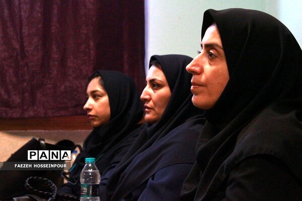 کلاس ریاضی و فیزیک در نشست تخصصی همراهان فصل صعود بهارستان‌2