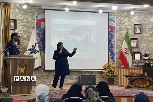 تجلیل از دانش‌آموزان برتر و خیرین مدرسه سما در قائمشهر