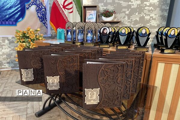 تجلیل از دانش‌آموزان برتر و خیرین مدرسه سما در قائمشهر