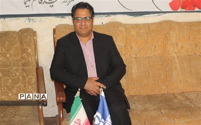 آسیب‌شناسی فضای مجازی راه نجات دانش‌آموزان است