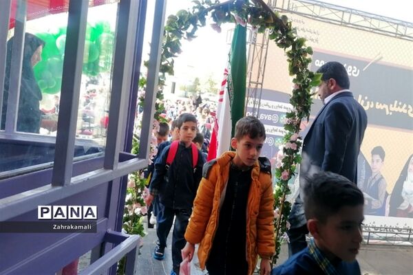 جشن شکوفه‌ها و کلاس اولی‌ها در شهرستان‌شهریار