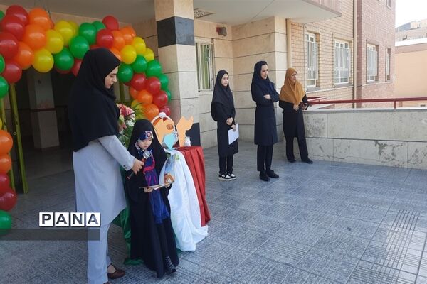 جشن شکوفه‌ها در مدارس صفادشت