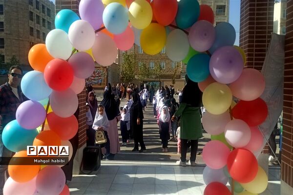 برگزاری جشن شکوفه‌ها همزمان با سراسر کشور در دبستان پورشهریاری ناحیه ۷