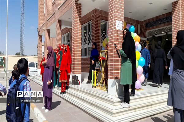 برگزاری جشن شکوفه‌ها همزمان با سراسر کشور در دبستان پورشهریاری ناحیه ۷