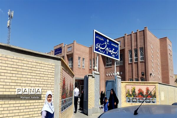 برگزاری جشن شکوفه‌ها همزمان با سراسر کشور در دبستان پورشهریاری ناحیه ۷