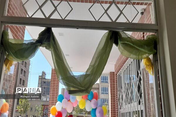 برگزاری جشن شکوفه‌ها همزمان با سراسر کشور در دبستان پورشهریاری ناحیه ۷