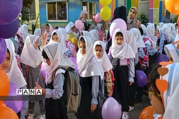 نوای زنگ مهر و حال و هوای کلاس اولی‌ها در ورامین