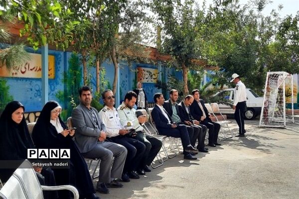 نواختن زنگ جشن شکوفه‌ها در دبستان کودک مسلمان و داورزنی شهرستان‌قرچک