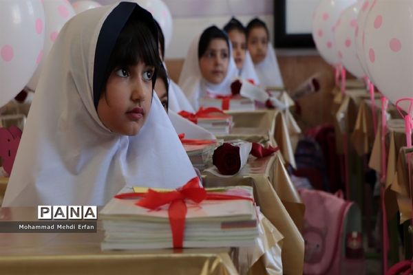 نواختن زنگ شکوفه‌ها در مدارس شهرستان آباده