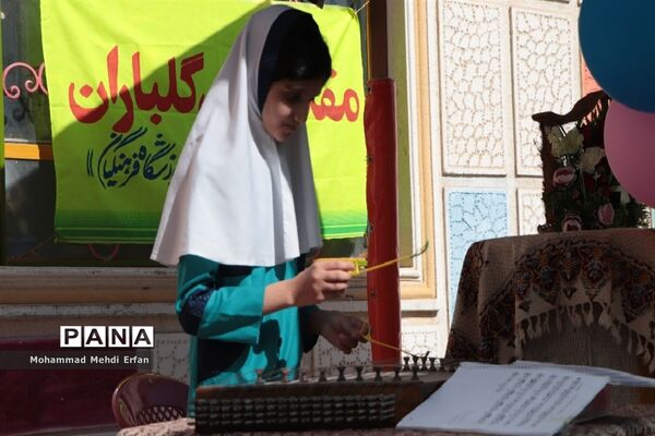نواختن زنگ شکوفه‌ها در مدارس شهرستان آباده