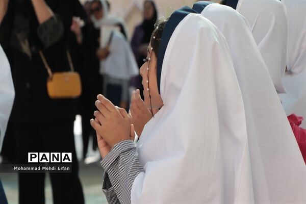 نواختن زنگ شکوفه‌ها در مدارس شهرستان آباده