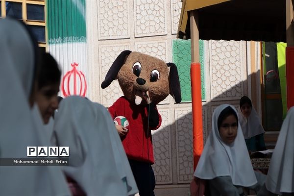 نواختن زنگ شکوفه‌ها در مدارس شهرستان آباده
