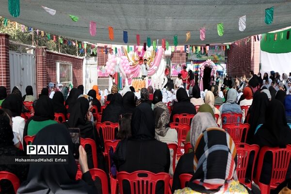 برپایی جشن شکوفه‌ها در دبستان 22 بهمن آباده