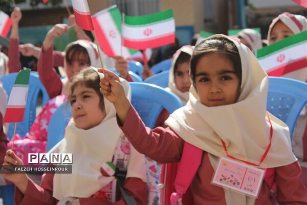 آیین جشن شکوفه‌ها در مدارس بهارستان‌2