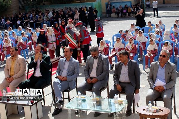 آیین جشن شکوفه‌ها در مدارس بهارستان‌2