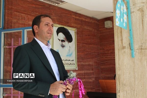 آیین جشن شکوفه‌ها در مدارس بهارستان‌2