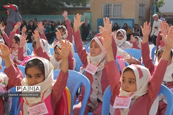 آیین جشن شکوفه‌ها در مدارس بهارستان‌2