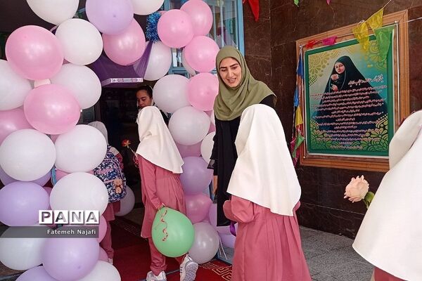 آیین جشن شکوفه‌ها در مدارس بهارستان‌2