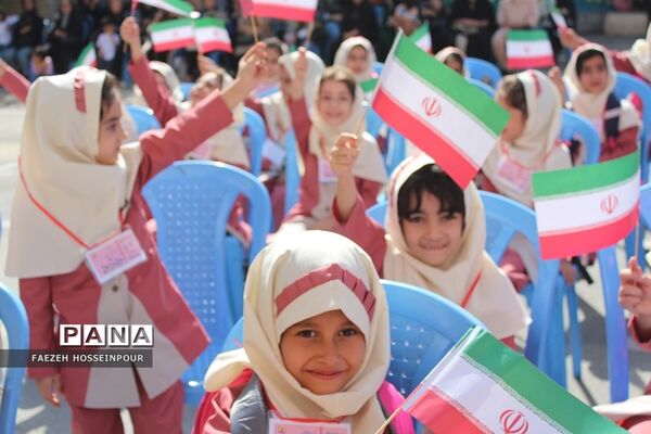 آیین جشن شکوفه‌ها در مدارس بهارستان‌2