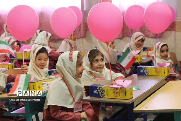 آیین جشن شکوفه‌ها در مدارس بهارستان‌2