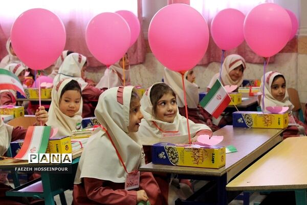 آیین جشن شکوفه‌ها در مدارس بهارستان‌2
