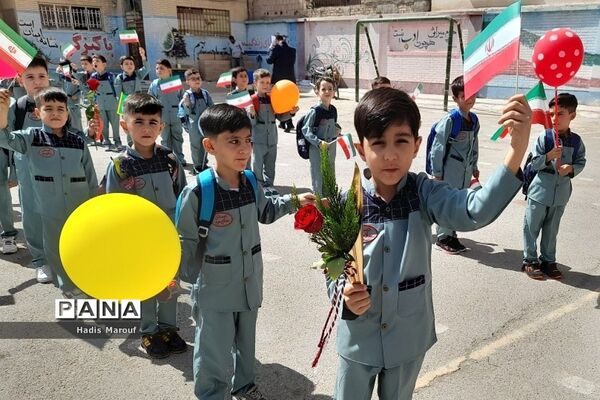 آیین جشن شکوفه‌ها در مدارس بهارستان‌2