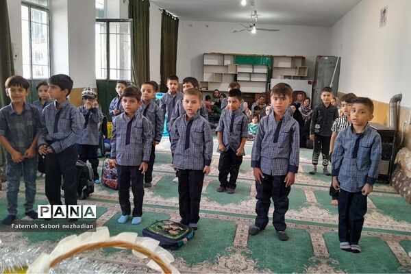 جشن شکوفه‌ها در دبستان شهید بهروز قشقایی ناحیه ۳ شیراز