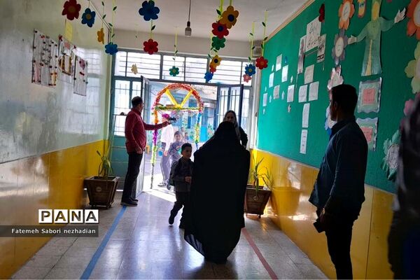 جشن شکوفه‌ها در دبستان شهید بهروز قشقایی ناحیه ۳ شیراز
