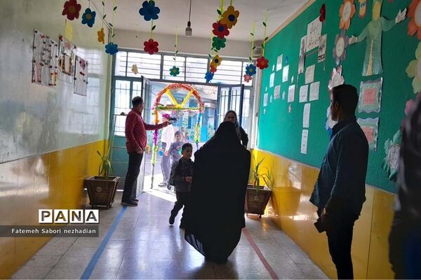 جشن شکوفه‌ها در دبستان شهید بهروز قشقایی ناحیه ۳ شیراز
