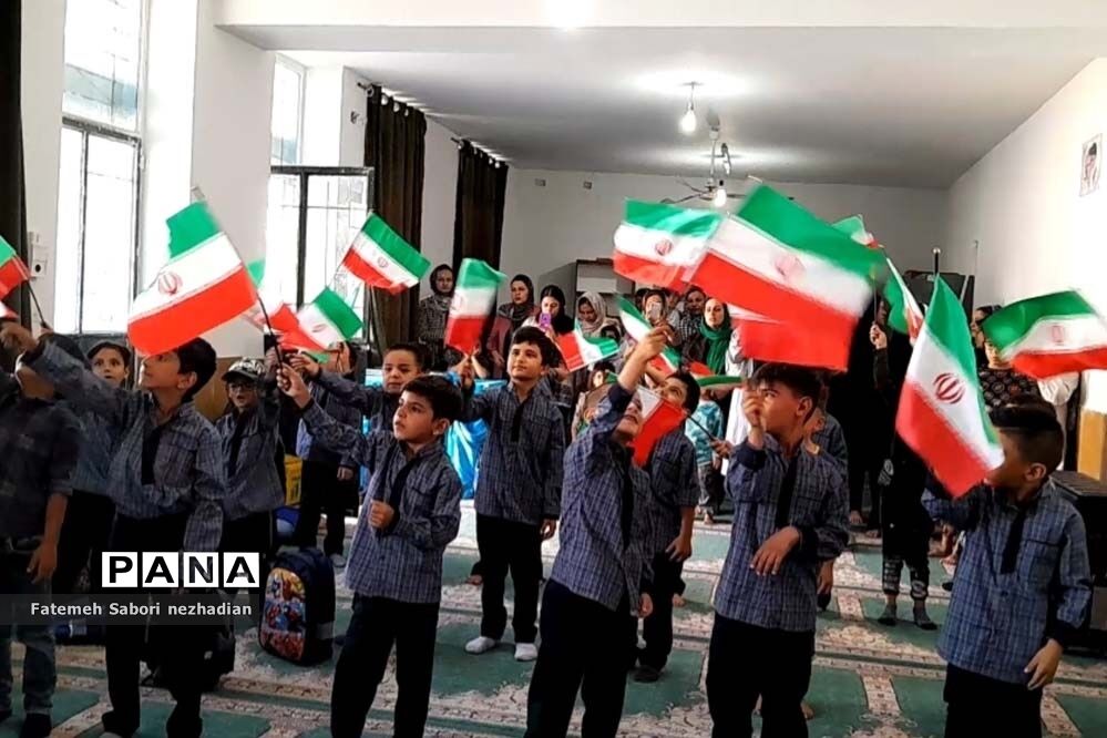 جشن شکوفه‌ها در دبستان شهید بهروز قشقایی ناحیه ۳ شیراز