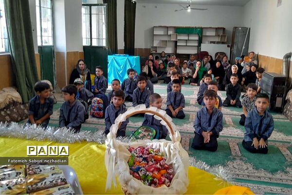 جشن شکوفه‌ها در دبستان شهید بهروز قشقایی ناحیه ۳ شیراز