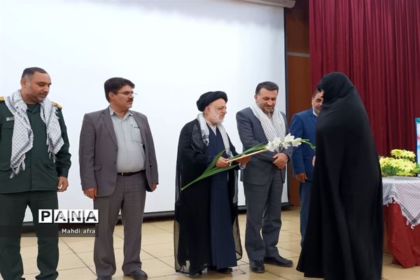 مراسم تجلیل از رزمندگان و خانواده شهدای دفاع مقدس شهرستان بهبهان