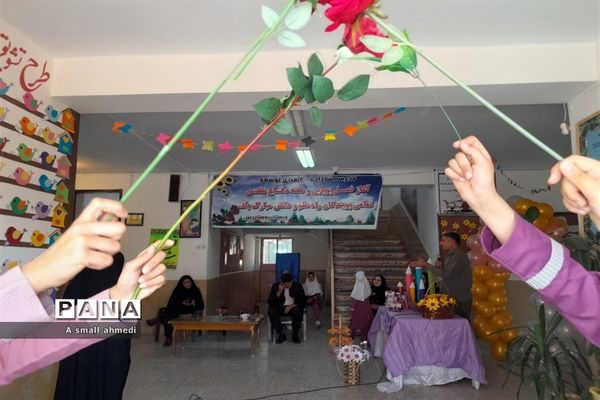 جشن شکوفه‌ها در دبستان بوستان شهرستان بن