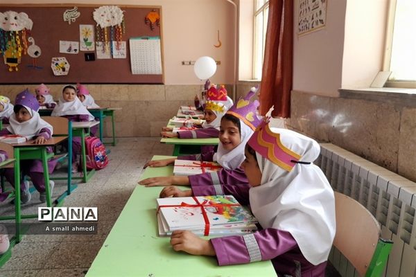 جشن شکوفه‌ها در دبستان بوستان شهرستان بن