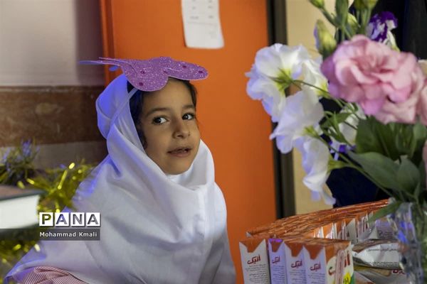 نواختن زنگ شکوفه‌ها در شهرستان محلات