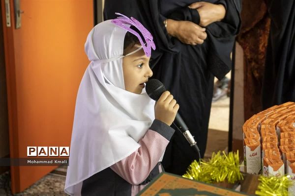 نواختن زنگ شکوفه‌ها در شهرستان محلات