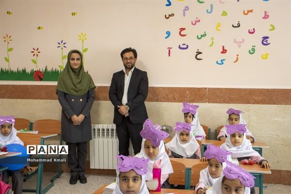 نواختن زنگ شکوفه‌ها در شهرستان محلات