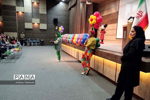 برگزاری جشن شکوفه‌های پایه اول دبستان دخترانه بعثت ناحیه ۳ شیراز در تالار سعدی