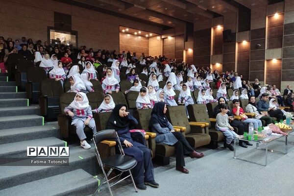 برگزاری جشن شکوفه‌های پایه اول دبستان دخترانه بعثت ناحیه ۳ شیراز در تالار سعدی