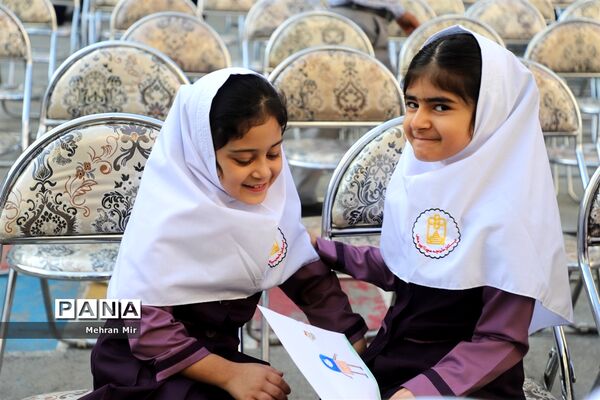 جشن شکوفه‌ها با حضوردانش‌آموزان کلاس اولی در گلستان
