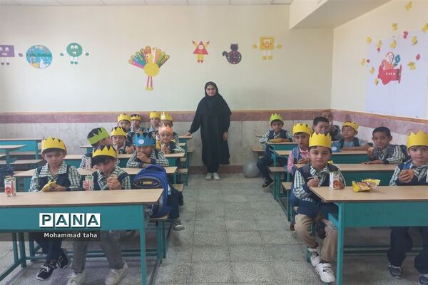 جشن شکوفه‌ها برای ورود کلاس اولی ها در دبستان پسرانه الجواد