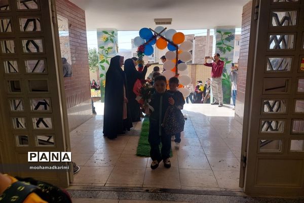جشن شکوفه‌ها در مدرسه ابوعلی‌سینا شهرستان فیروزکوه