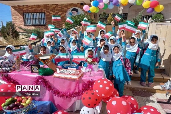آیین جشن شکوفه‌ها در دبستان صدیقه کبری ( س) شهرستان فیروزکوه
