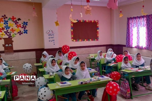 آیین جشن شکوفه‌ها در دبستان صدیقه کبری ( س) شهرستان فیروزکوه