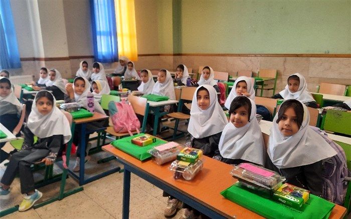 برگزاری جشن شکوفه‌های حسینی در دبستان مزرعه صفادشت/فیلم