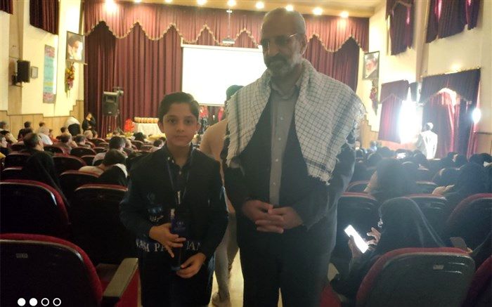 ما باید راه شهدا را که دفاع از دین،کشور و انقلاب اسلامی بود ادامه دهیم