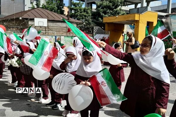 جشن شکوفه‌های کلاس اولی در قائمشهر