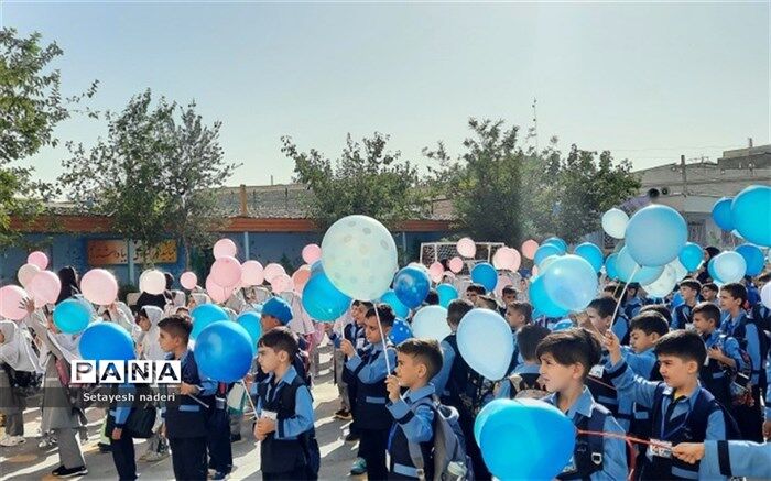 جشن شکوفه‌ها در دبستان کودک مسلمان و داورزنی شهرستان قرچک/فیلم